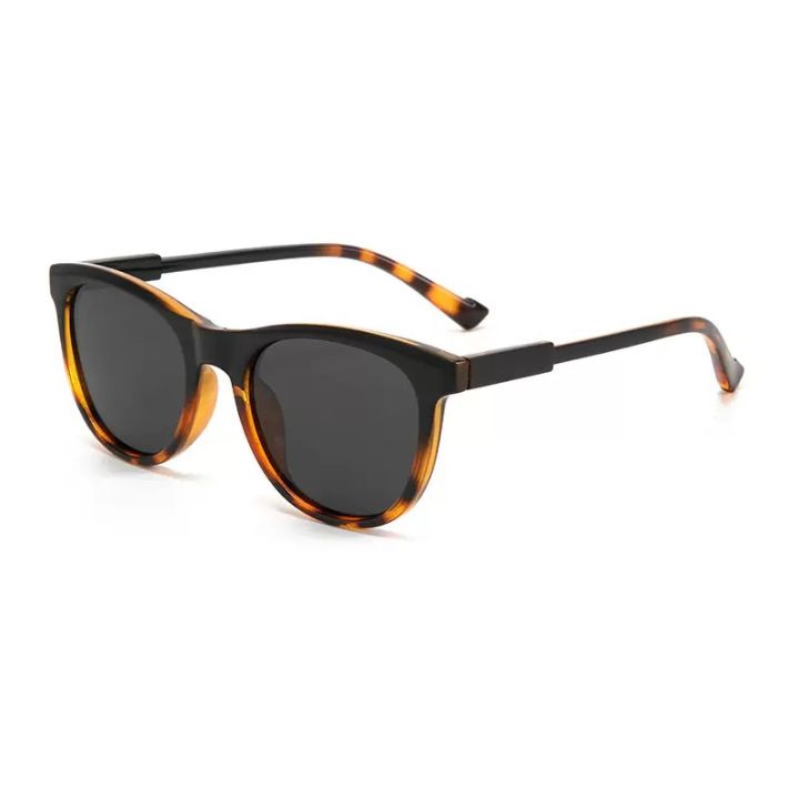 Women Polarized - Image 1