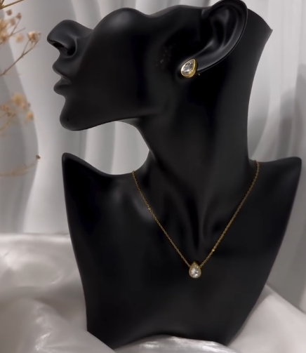 Gold Jewelry Set - Image 1